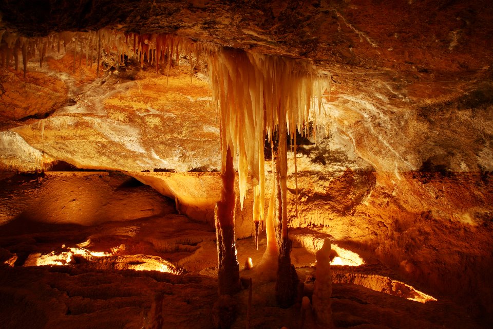 spelunk-jenolan-caves-adventure-holidays